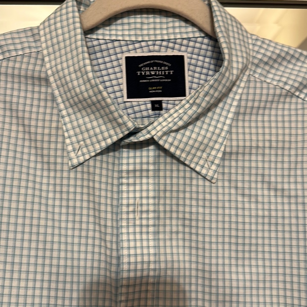 Charles Tyrwhitt slim fit dress shirt. XL.